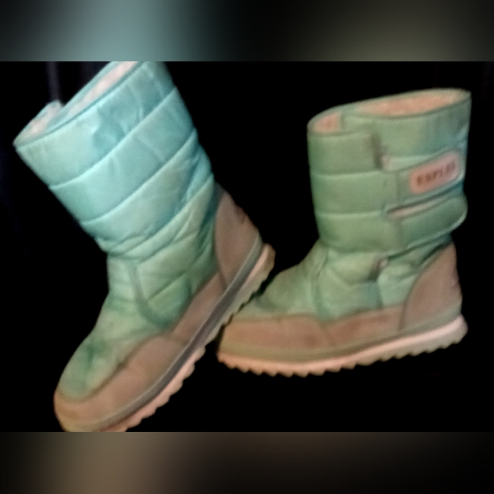 ENPLEI snow boots! Size 9